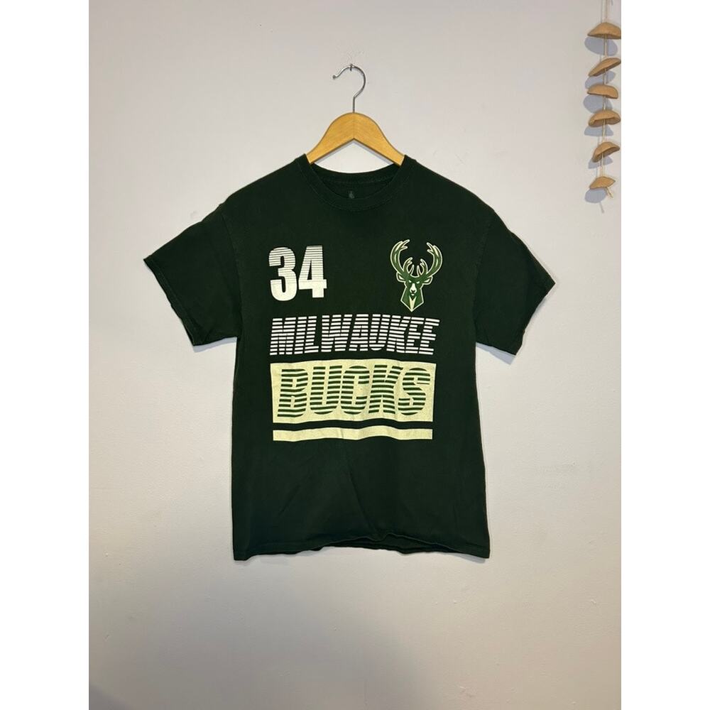 Green Milwaukee Bucks Antetokounmpo Graphic T-Shirt‎ | NBA | 34  - (Unisex S)